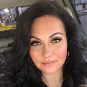 Meet your Posher, Leonora